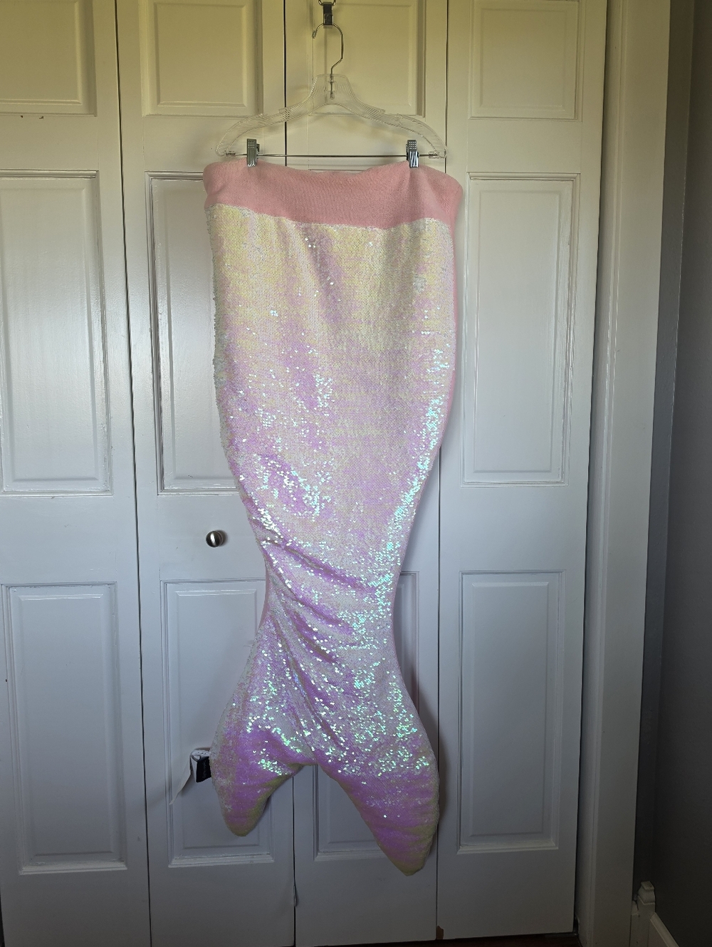 Cynthia Rowley Pink Sequin Mermaid Tail Cozy Sleeping Bag Measures 52"